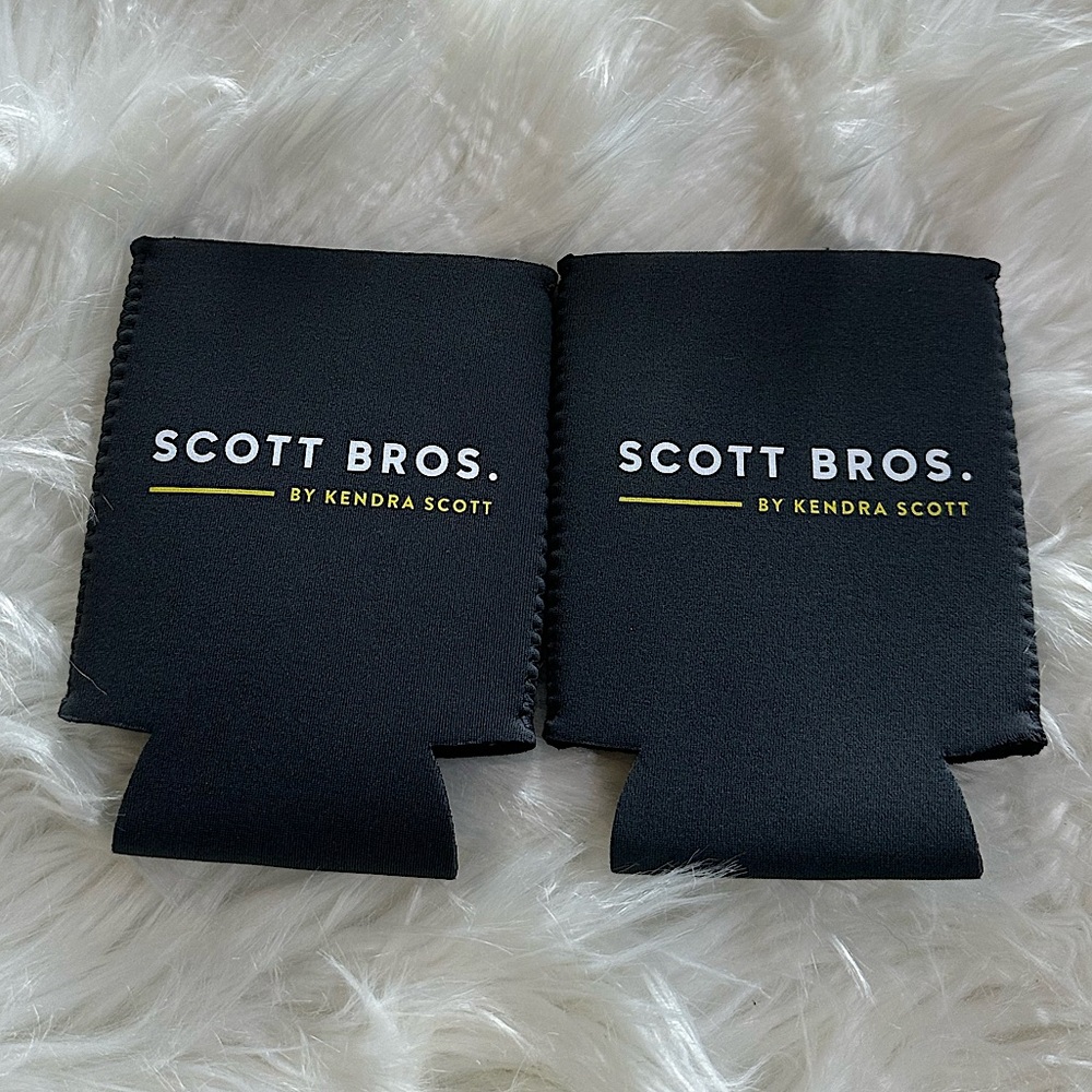 Scott Bros by Kendra Scott navy blue white and yellow drink holder koozies